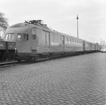 168836 Afbeelding van het electrische treinstel nr. 619 (mat. 1936) van de N.S. te Eindhoven als tentoonstellingstrein ...